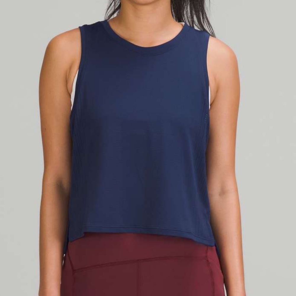 Lululemon Train to Be Tank in Night Sea Size 4 EUC